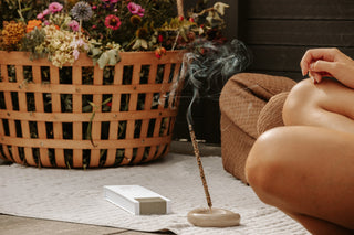 Räucherstäbchen als Symbol der Reinigung: Alte Rituale für neue Anfänge