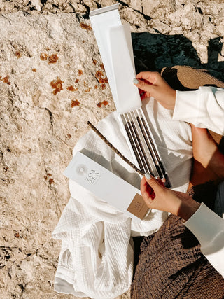 Räucherstäbchen in der Kunst: Wie Düfte Künstler seit Jahrhunderten inspirieren ZoaZen