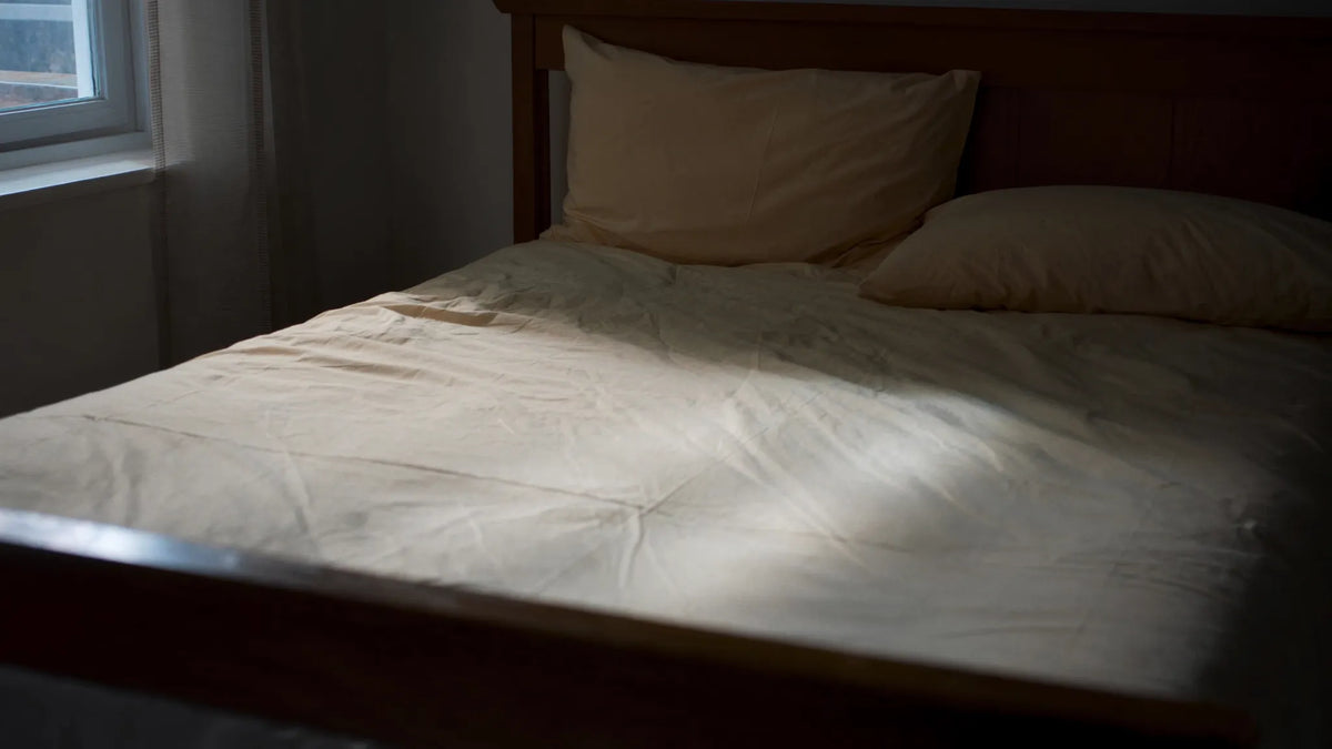 Schlafzimmer im sanften Mondlicht