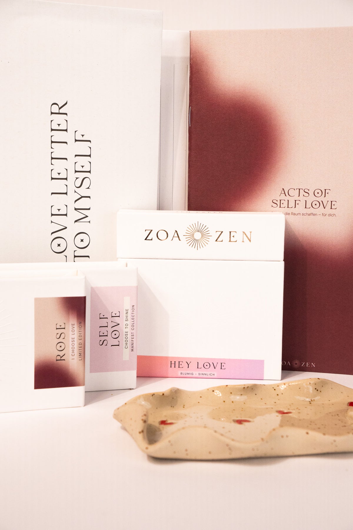 ZoaZen Love Collection – Räucherpapier und Räucherstäbchen Set mit Produktverpackungen und Stein-Accessoire
