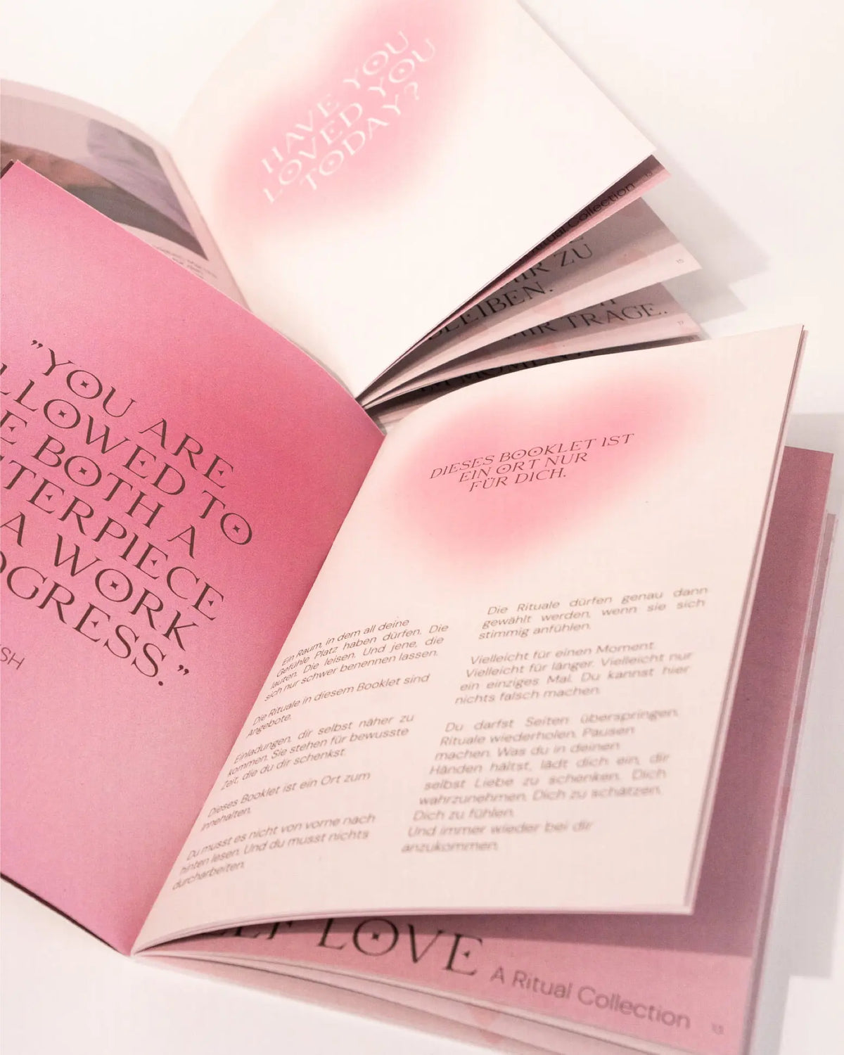 Act of Self Love – digitales Booklet von ZoaZen mit Selbstliebe-Ritualen und Affirmationen – Verpackung im Detail