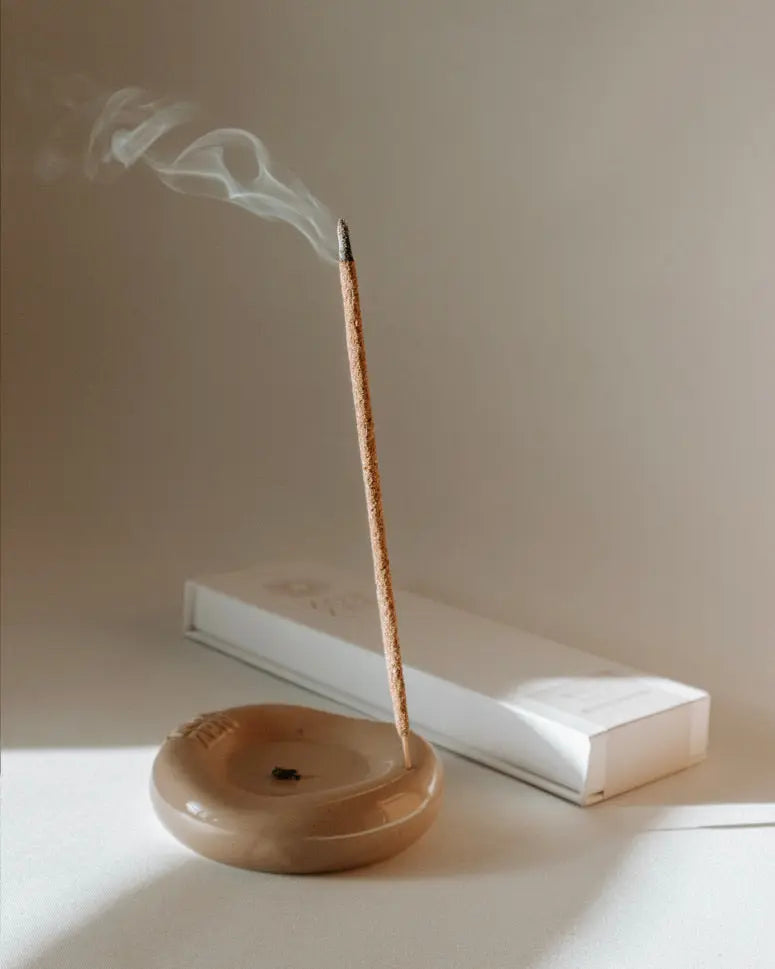 White Sage Zen Sticks von ZoaZen – natürliche Räucherstäbchen der Pure Collection für Schutz und Klarheit – Detailaufnahme